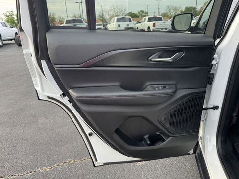 Used 2025 Jeep Grand Cherokee Altitude AWD/4WD image 28