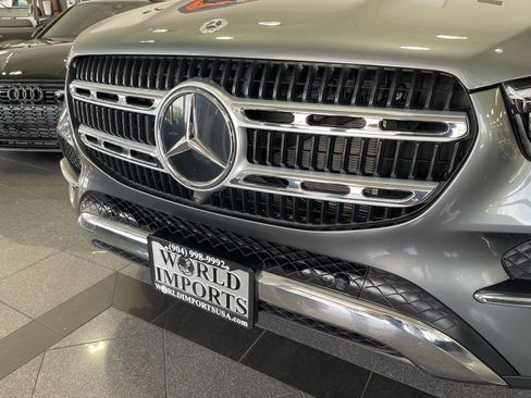 Used 2025 Mercedes-Benz GLE 450e 4MATIC w/ Winter Package image 22