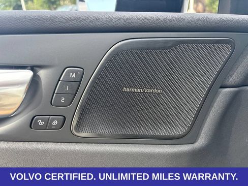 Certified 2025 Volvo XC60 B5 Ultra AWD/4WD image 17