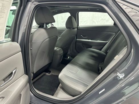 Used 2025 Hyundai Elantra SEL FWD image 40
