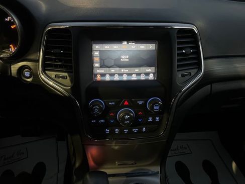 Used 2021 Jeep Grand Cherokee Laredo image 20