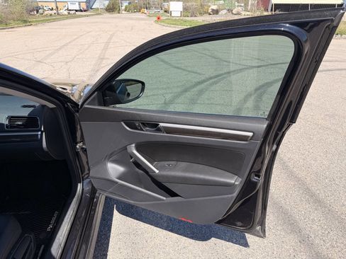 Used 2018 Volkswagen Passat 2.0T SE w/ SE Lighting Package FWD image 25