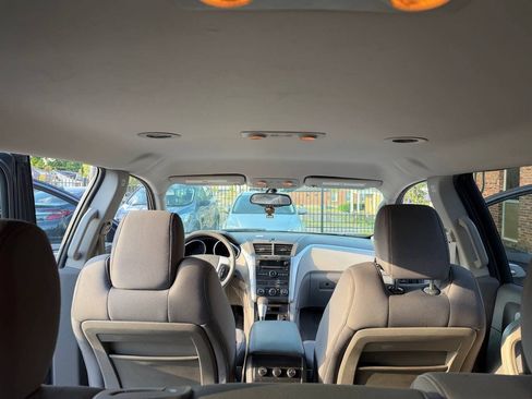 Used 2011 Chevrolet Traverse LS FWD image 23