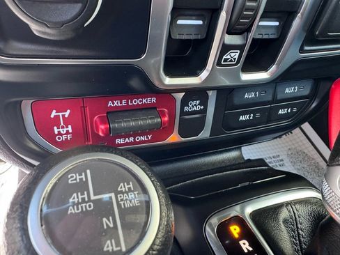 Used 2024 Jeep Wrangler Unlimited AWD/4WD image 27