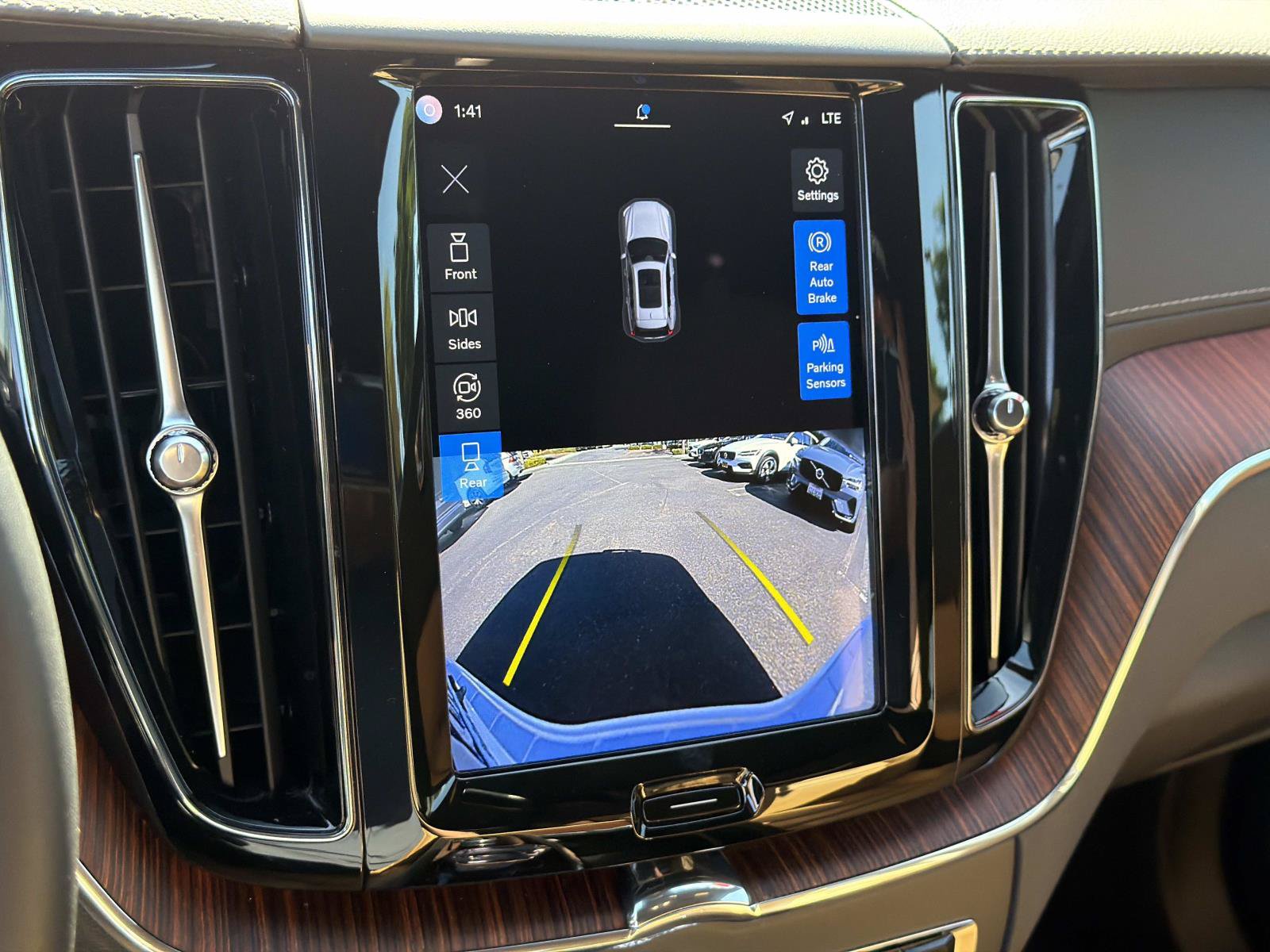 Certified 2023 Volvo XC60 T8 Ultimate w/ Climate Package AWD/4WD image 13