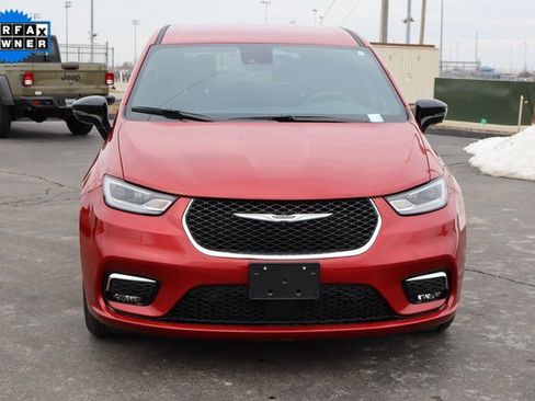 Used 2025 Chrysler Pacifica Select image 18