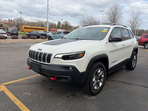 Used 2019 Jeep Cherokee Trailhawk image 5