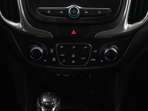 Used 2020 Chevrolet Equinox LT image 16