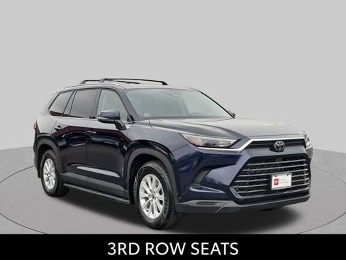 Used 2024 Toyota Grand Highlander AWD image 3