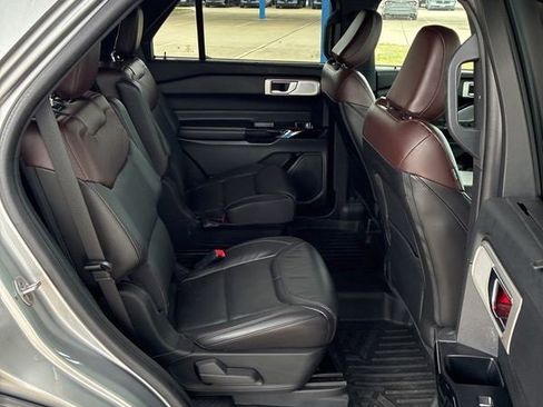 Used 2022 Ford Explorer Platinum w/ Equipment Group 601A image 17