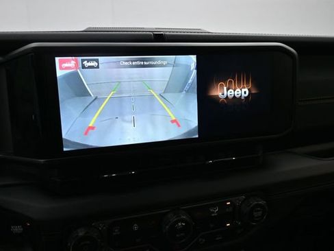 Used 2024 Jeep Wrangler Unlimited Sahara w/ Technology Group AWD/4WD image 7