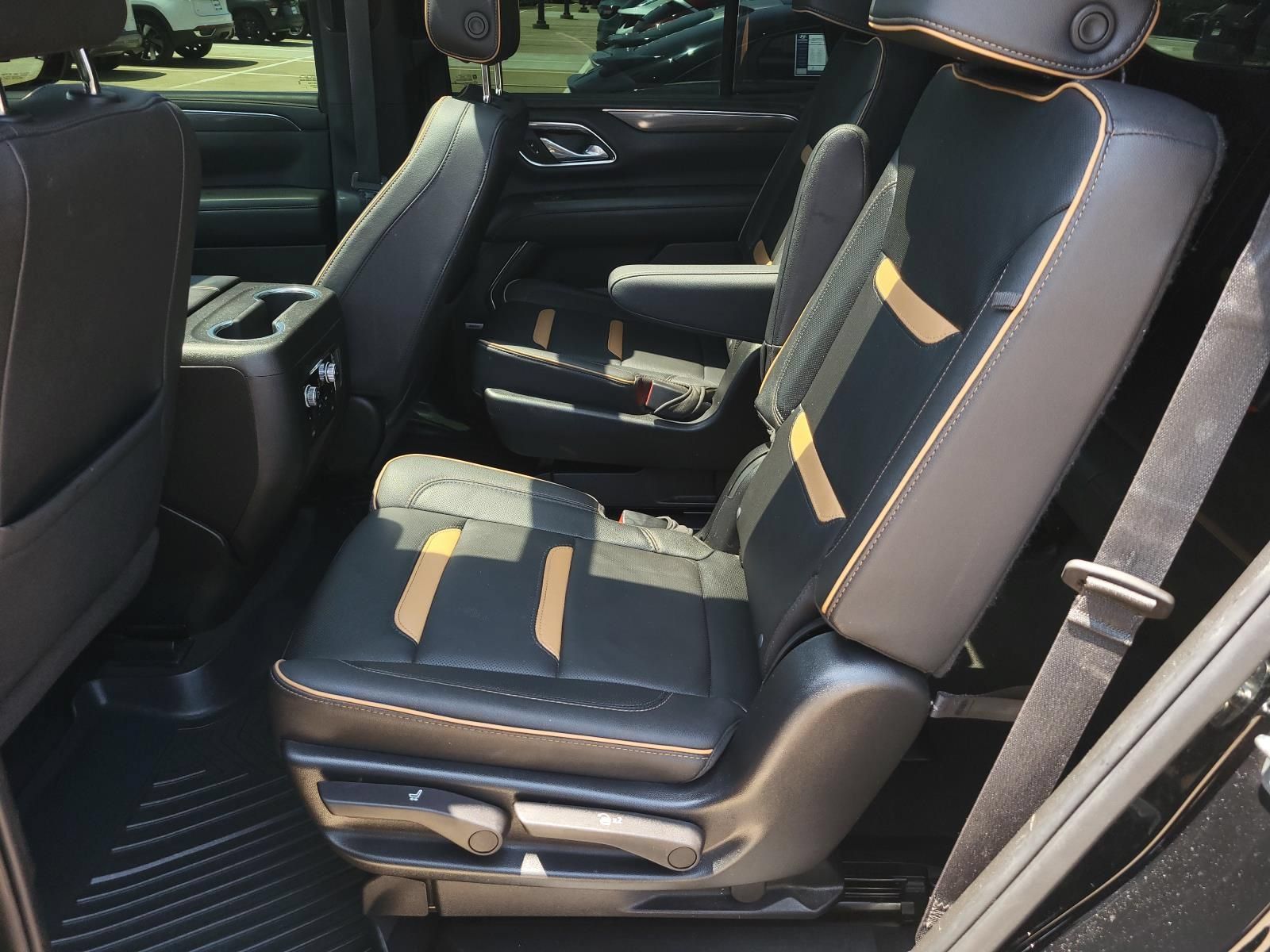 Used 2023 GMC Yukon AT4 w/ AT4 Premium Package AWD/4WD image 14