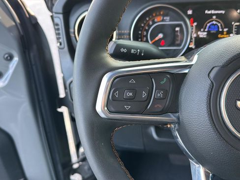 Used 2023 Jeep Wrangler Unlimited Sahara image 18