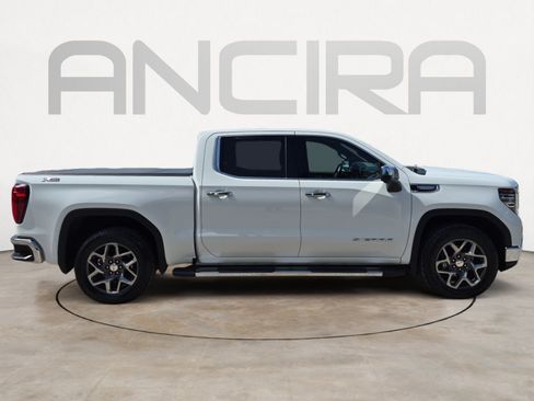 Used 2023 GMC Sierra 1500 SLT AWD/4WD image 11