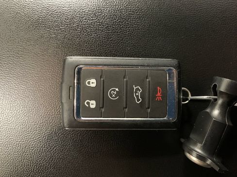 Used 2025 Jeep Grand Cherokee Altitude AWD/4WD image 16