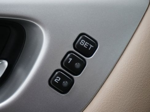 Used 2017 Nissan Pathfinder Platinum image 17