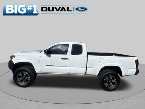 Used 2018 Toyota Tacoma SR RWD image 5