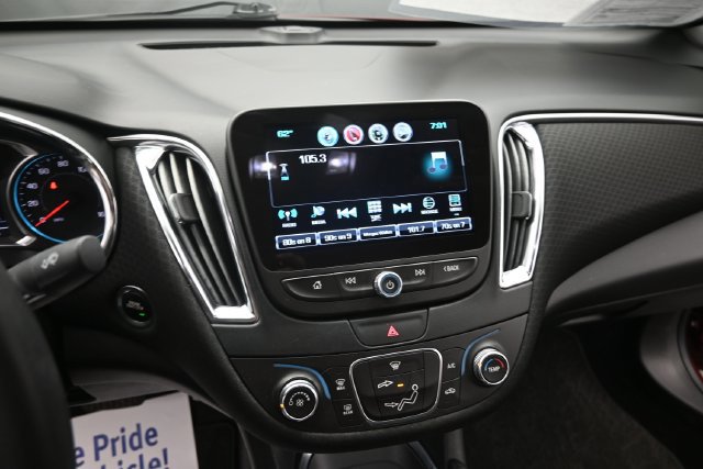 Used 2017 Chevrolet Malibu LT FWD image 32