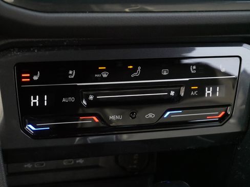 Used 2022 Volkswagen Tiguan SEL R-Line image 23