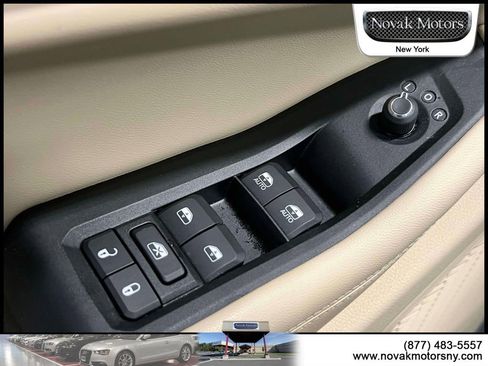 Used 2023 Jeep Grand Cherokee Limited w/ Luxury Tech Group II image 19