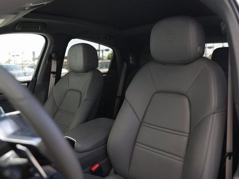 Used 2023 Porsche Cayenne S image 5