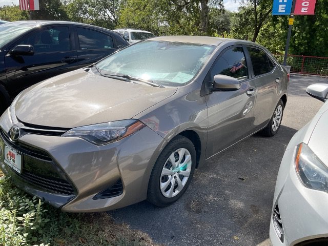 Used 2017 Toyota Corolla LE FWD image 1