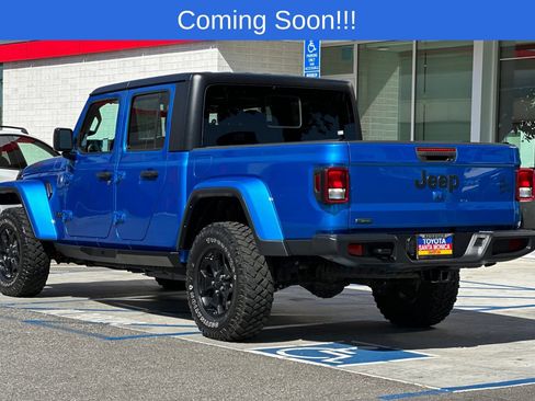 Used 2022 Jeep Gladiator Sport AWD/4WD image 6