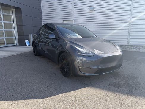 Used 2022 Tesla Model Y Performance image 4