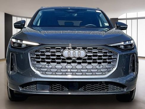 Used 2025 Audi Q5 Premium w/ Premium Plus AWD/4WD image 2