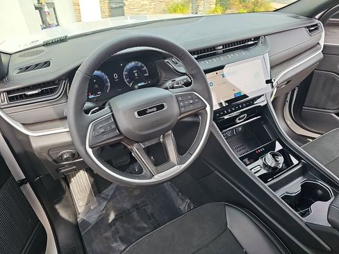 New 2026 Jeep Grand Cherokee Laredo image 16