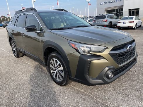 Used 2024 Subaru Outback Premium image 3