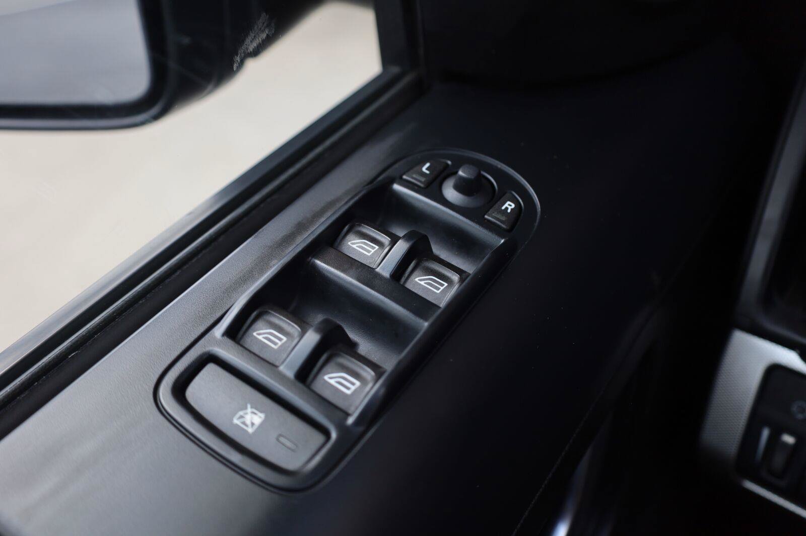 Used 2010 Land Rover LR2 HSE AWD/4WD image 39