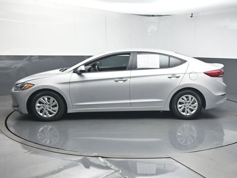 Used 2018 Hyundai Elantra SE w/ Cargo Package image 5