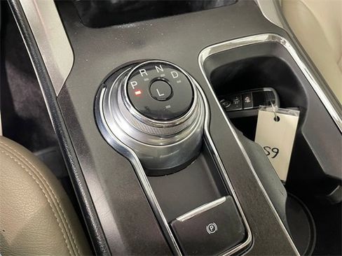 Used 2017 Ford Fusion SE image 10