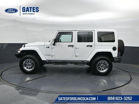 Used 2018 Jeep Wrangler Unlimited Sahara AWD/4WD image 7