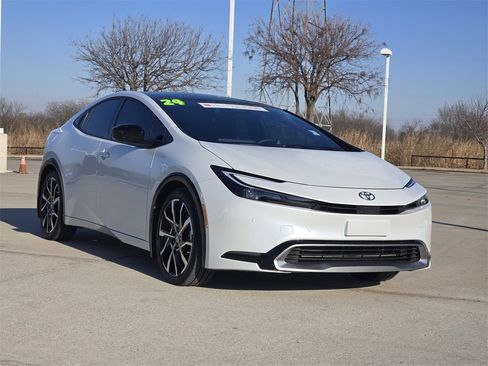Used 2024 Toyota Prius Prime Premium image 3