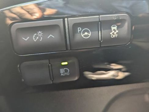 Used 2017 Toyota Prius Two w/ Prius Two Safety Plus Package FWD image 29
