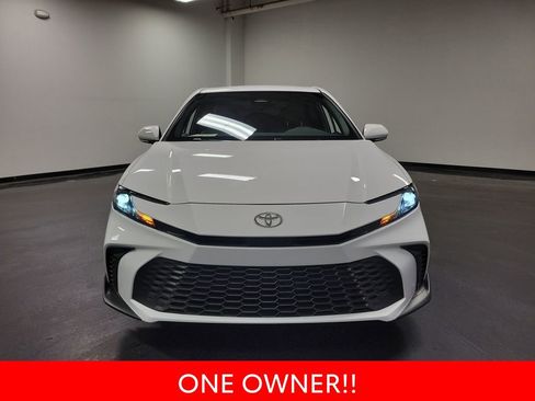 Used 2025 Toyota Camry SE AWD/4WD image 3