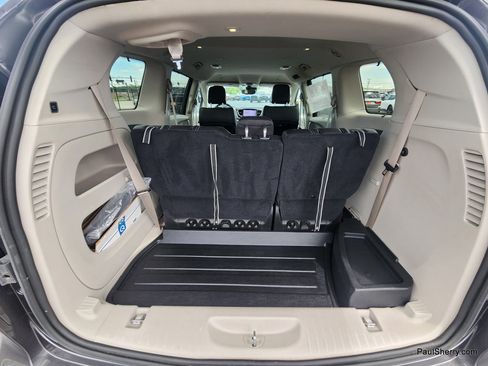 Used 2022 Chrysler Pacifica Touring-L FWD image 29