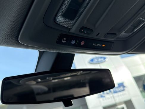 Used 2020 Chevrolet Silverado 1500 LT w/ Convenience Package image 17