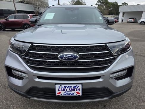 Used 2022 Ford Explorer XLT w/ Equipment Group 202A image 3