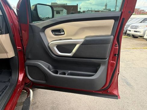 Used 2018 Nissan Titan SV AWD/4WD image 22