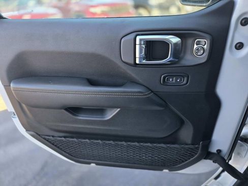 Used 2025 Jeep Wrangler Unlimited Sahara w/ Safety Group image 33