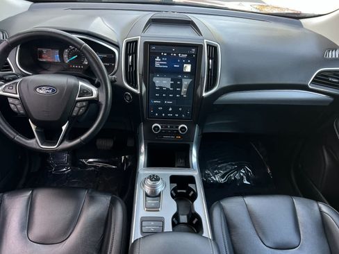 Used 2021 Ford Edge Titanium FWD image 4