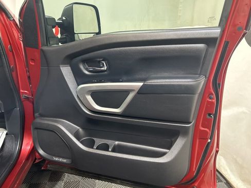 Used 2017 Nissan Titan PRO-4X w/ Pro-4x Convenience Package image 8