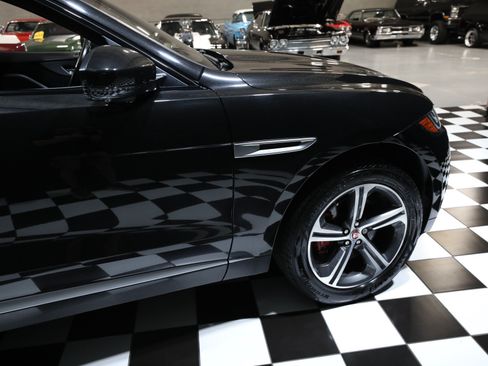 Used 2017 Jaguar F-PACE S AWD/4WD image 16