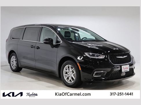 Used 2024 Chrysler Pacifica Touring-L FWD image 1
