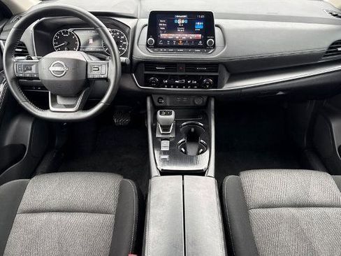 Used 2025 Nissan Rogue SV FWD image 19