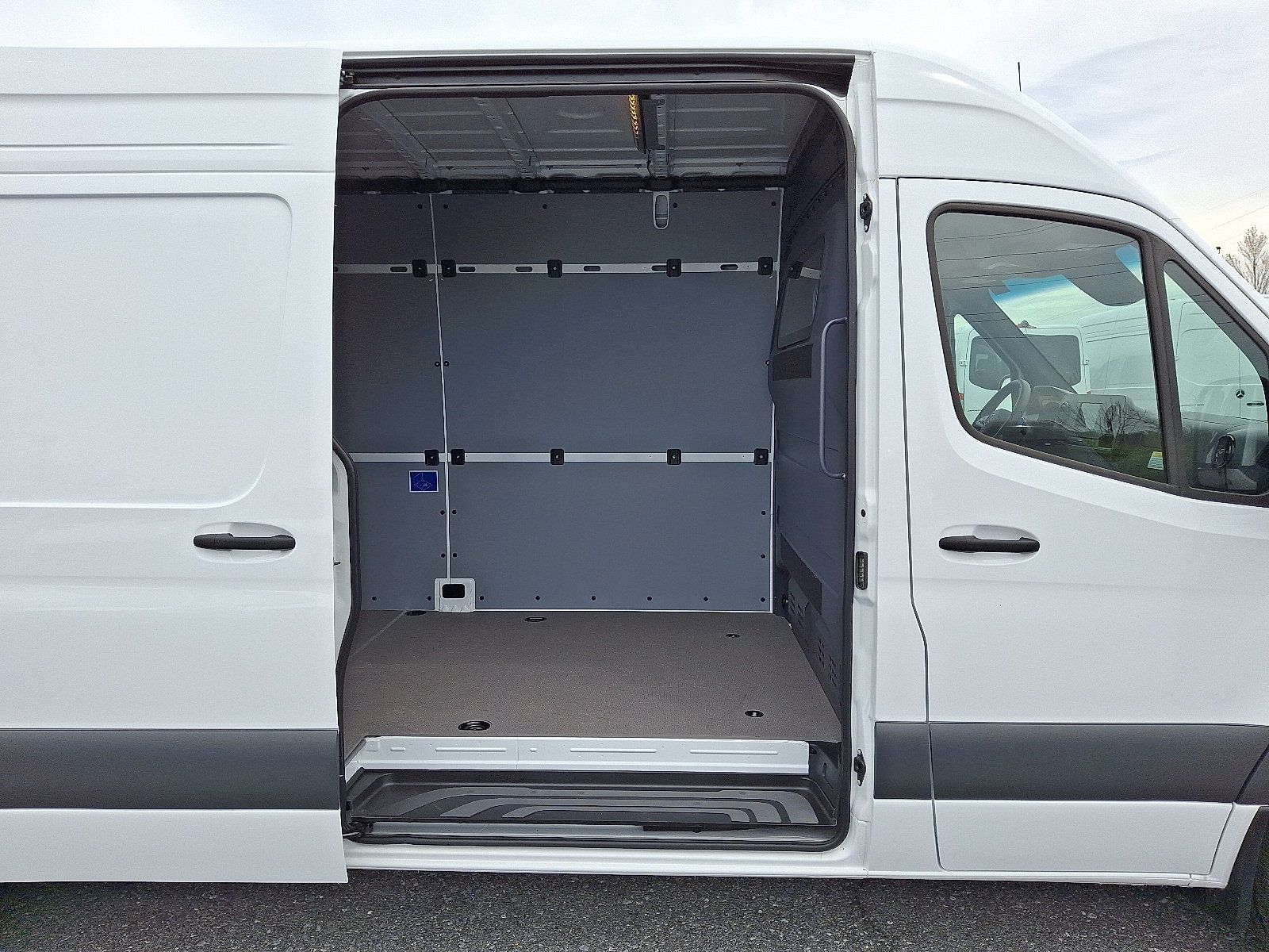 Used 2024 Mercedes-Benz Sprinter 3500 image 8