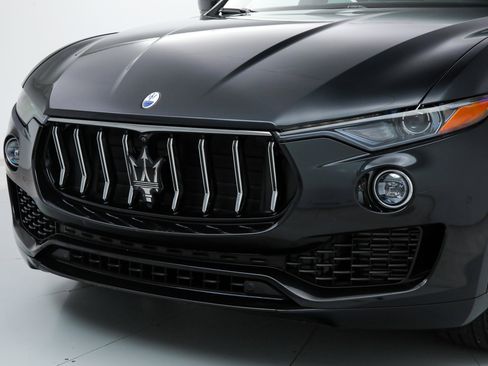 Certified 2023 Maserati Levante GT AWD/4WD image 9